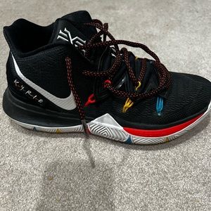 Nike Mens Kyrie Basketball sneakers